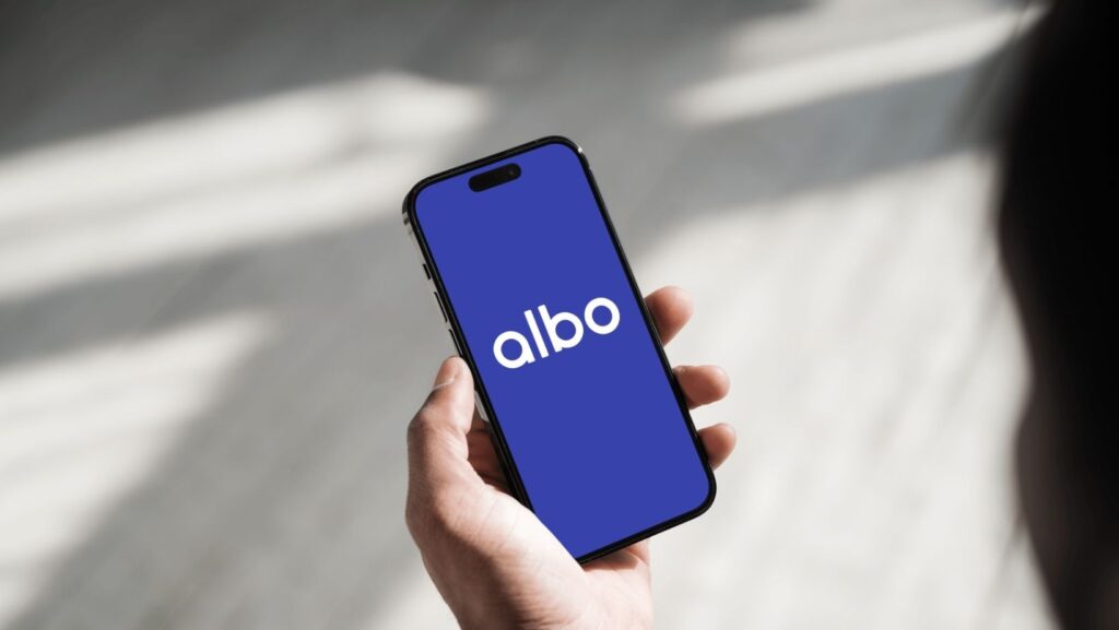 La Cuenta Albo te permite manejar tu dinero sin comisiones, 100% desde tu celular.